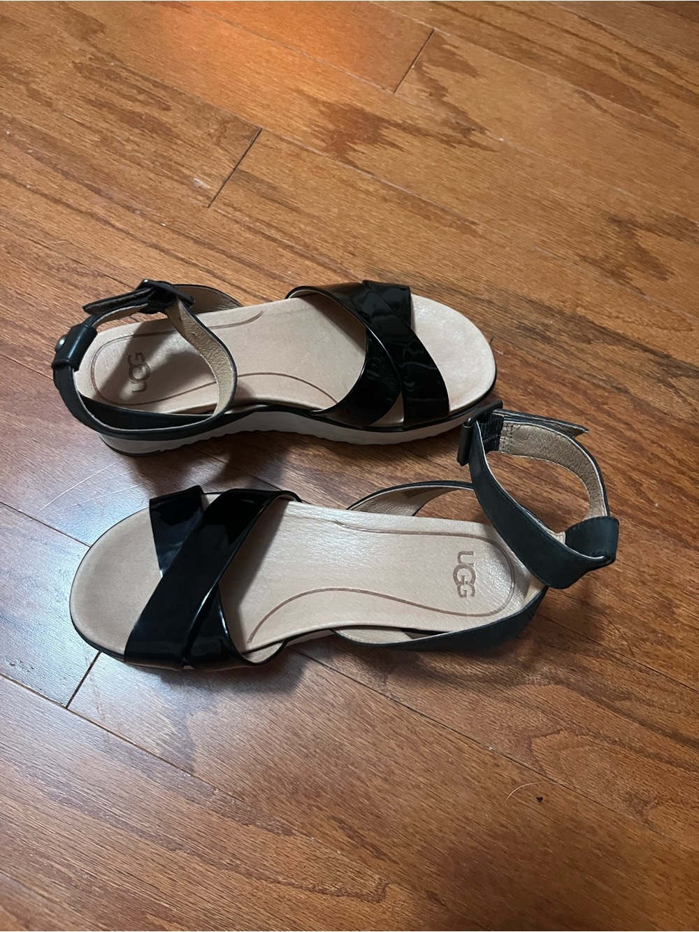 UGG Black Patent Leather Tipton Platform Ankle Sandals size 5 - Picture 4 of 7